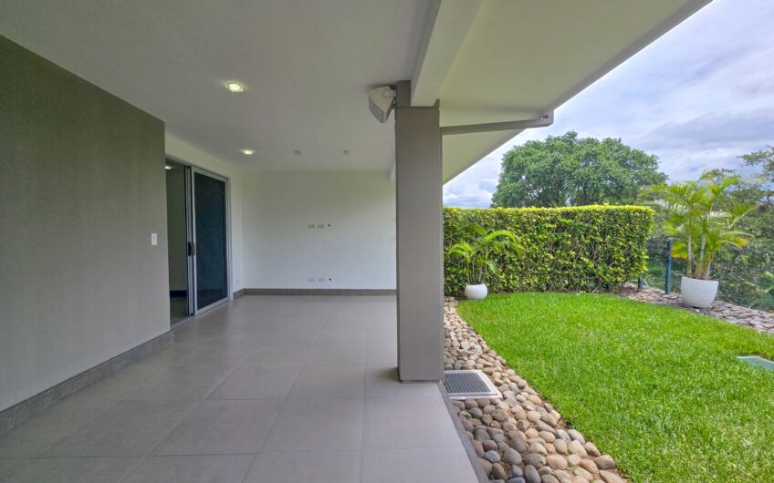 Jaboncillos Escazú! Condo con vista / jardín y línea blanca