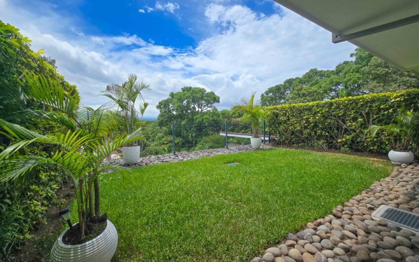 Jaboncillos Escazú! Condo con vista / jardín y línea blanca