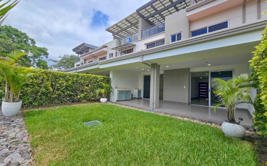 Jaboncillos Escazú! Condo con vista / jardín y línea blanca