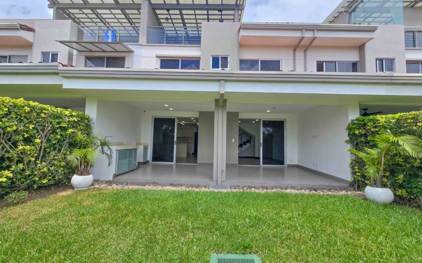 Jaboncillos Escazú! Condo con vista / jardín y línea blanca