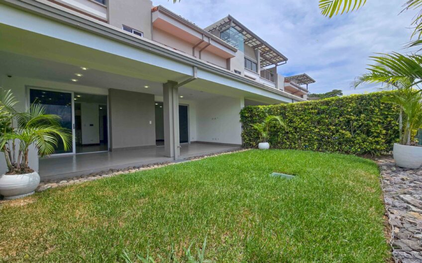 Jaboncillos Escazú! Condo con vista / jardín y línea blanca