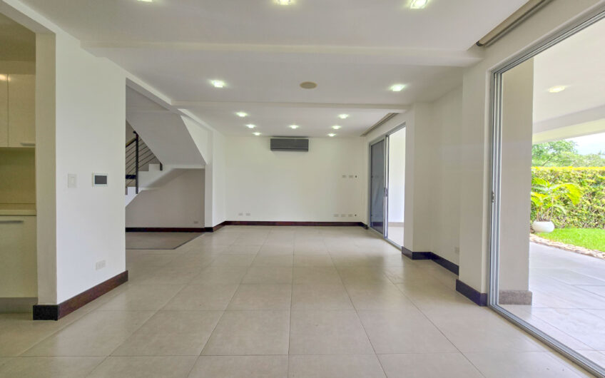 Jaboncillos Escazú! Condo con vista / jardín y línea blanca