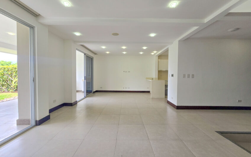 Jaboncillos Escazú! Condo con vista / jardín y línea blanca
