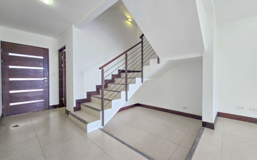 Jaboncillos Escazú! Condo con vista / jardín y línea blanca