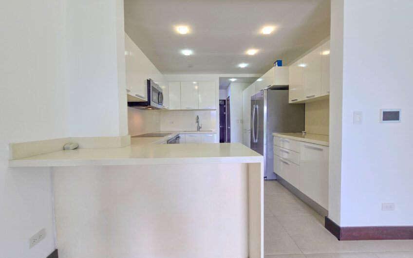 Jaboncillos Escazú! Condo con vista / jardín y línea blanca