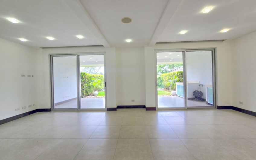 Jaboncillos Escazú! Condo con vista / jardín y línea blanca