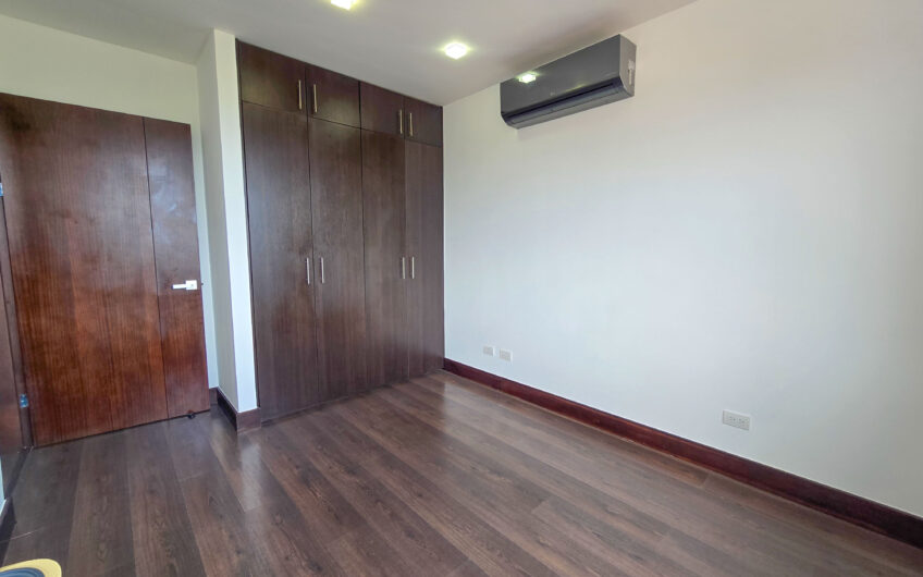 Jaboncillos Escazú! Condo con vista / jardín y línea blanca