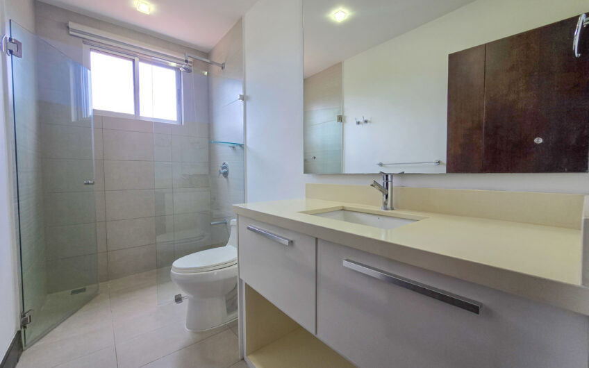 Jaboncillos Escazú! Condo con vista / jardín y línea blanca