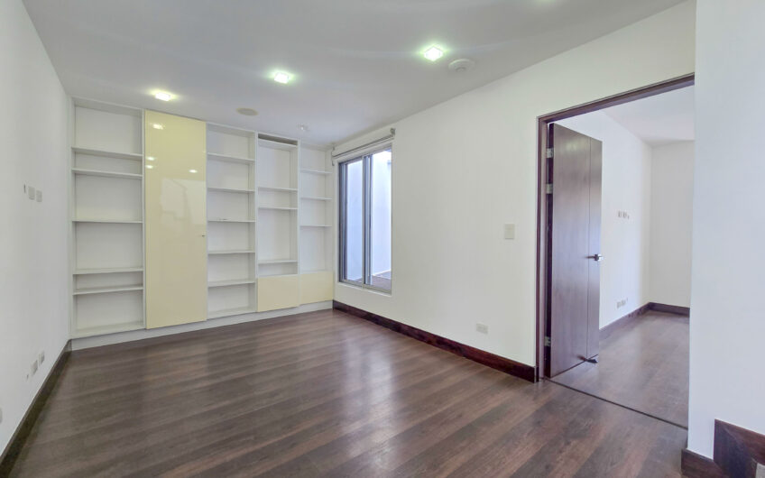 Jaboncillos Escazú! Condo con vista / jardín y línea blanca