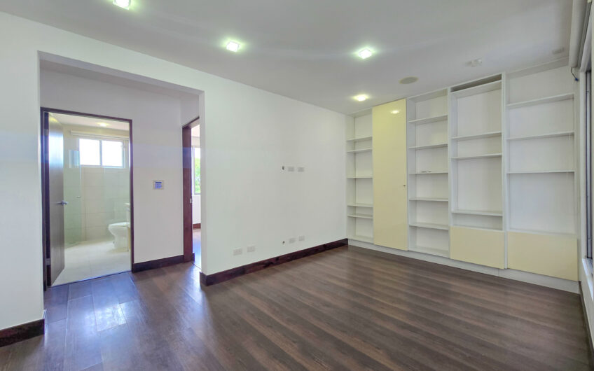 Jaboncillos Escazú! Condo con vista / jardín y línea blanca