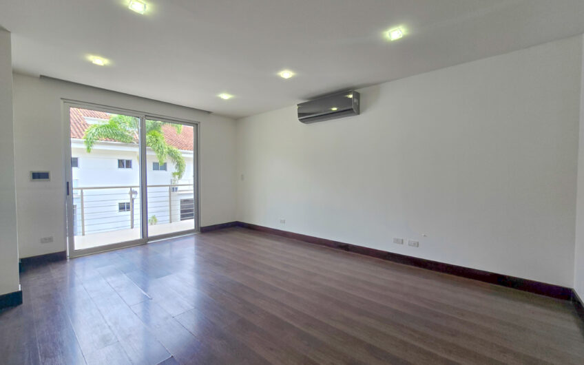 Jaboncillos Escazú! Condo con vista / jardín y línea blanca