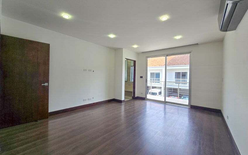 Jaboncillos Escazú! Condo con vista / jardín y línea blanca