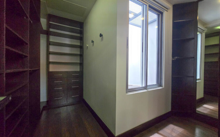 Jaboncillos Escazú! Condo con vista / jardín y línea blanca