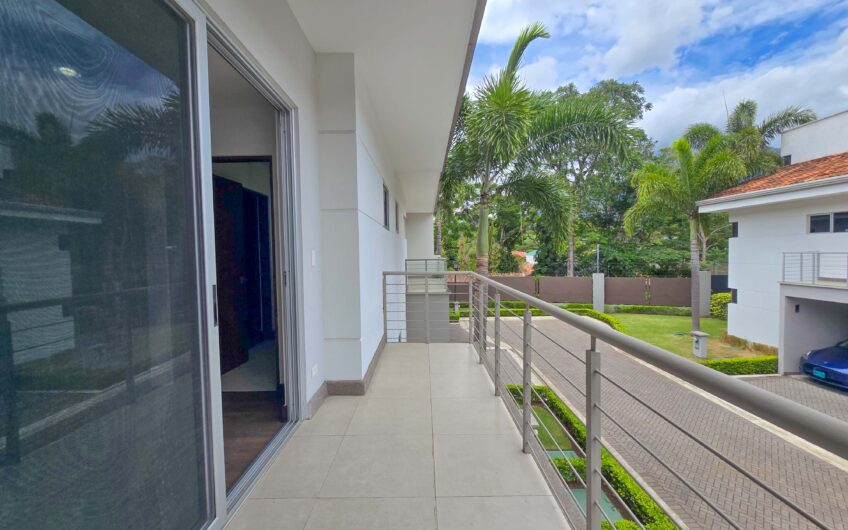 Jaboncillos Escazú! Condo con vista / jardín y línea blanca