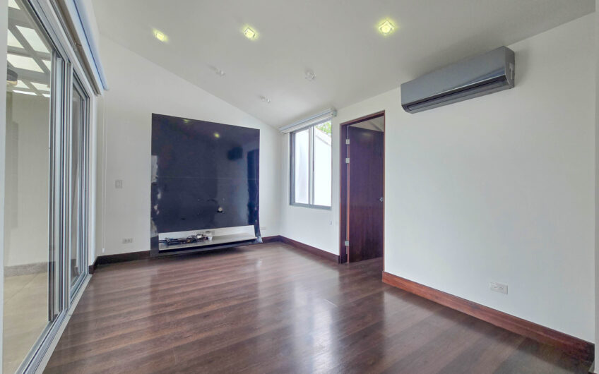 Jaboncillos Escazú! Condo con vista / jardín y línea blanca