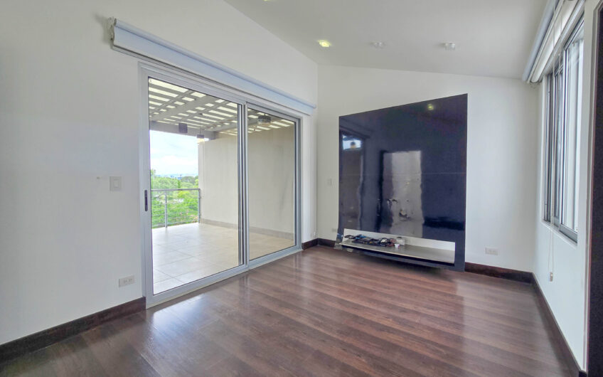 Jaboncillos Escazú! Condo con vista / jardín y línea blanca