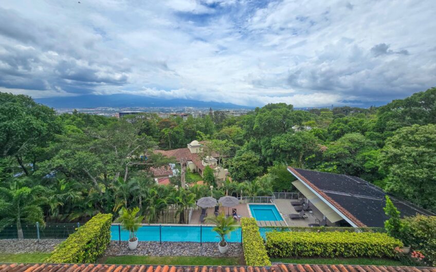 Jaboncillos Escazú! Condo con vista / jardín y línea blanca