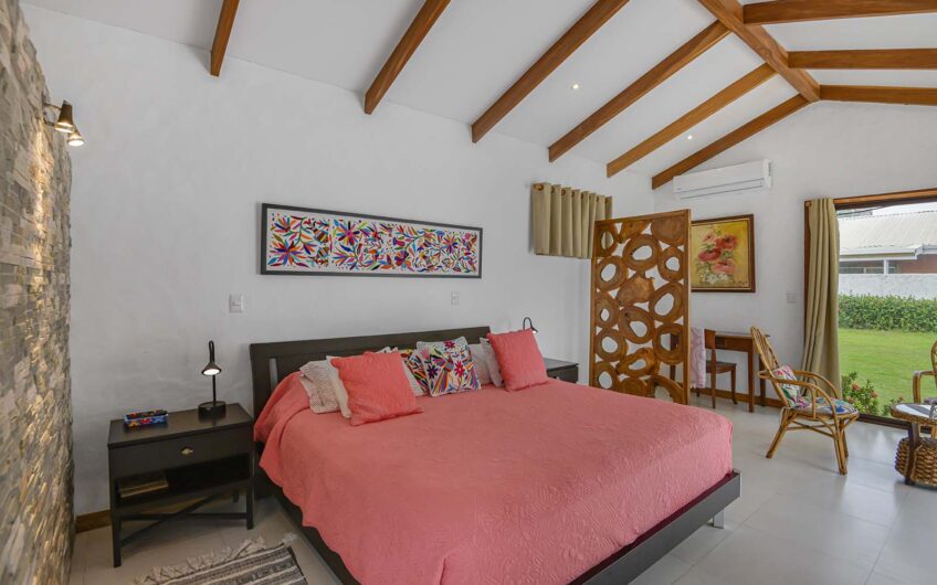 Casa Frente al Mar con Piscina Privada en Playa Tivives | Vista Espectacular + Airbnb Ready