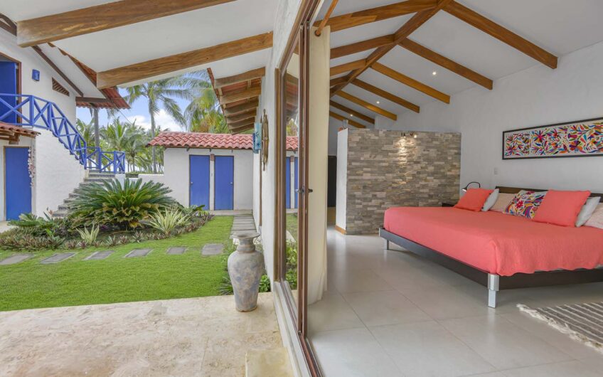 Casa Frente al Mar con Piscina Privada en Playa Tivives | Vista Espectacular + Airbnb Ready