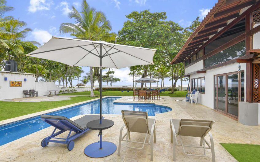 Casa Frente al Mar con Piscina Privada en Playa Tivives | Vista Espectacular + Airbnb Ready