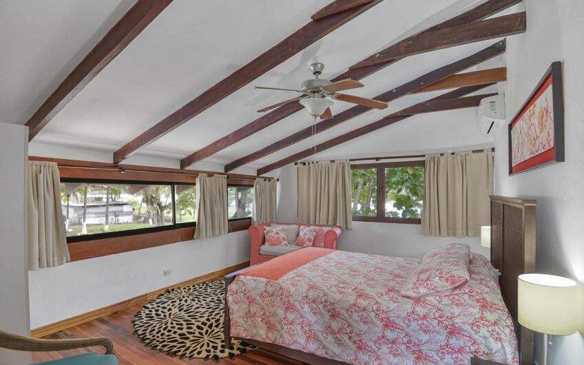 Casa Frente al Mar con Piscina Privada en Playa Tivives | Vista Espectacular + Airbnb Ready