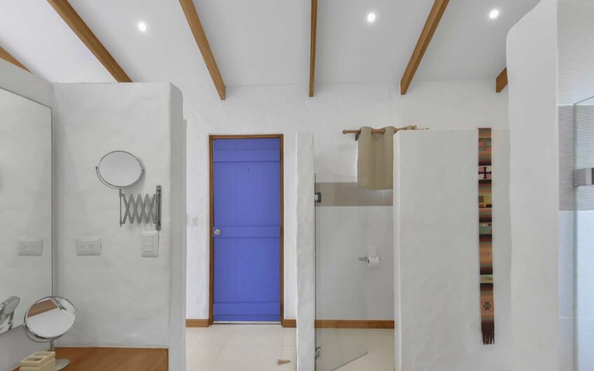 Casa Frente al Mar con Piscina Privada en Playa Tivives | Vista Espectacular + Airbnb Ready