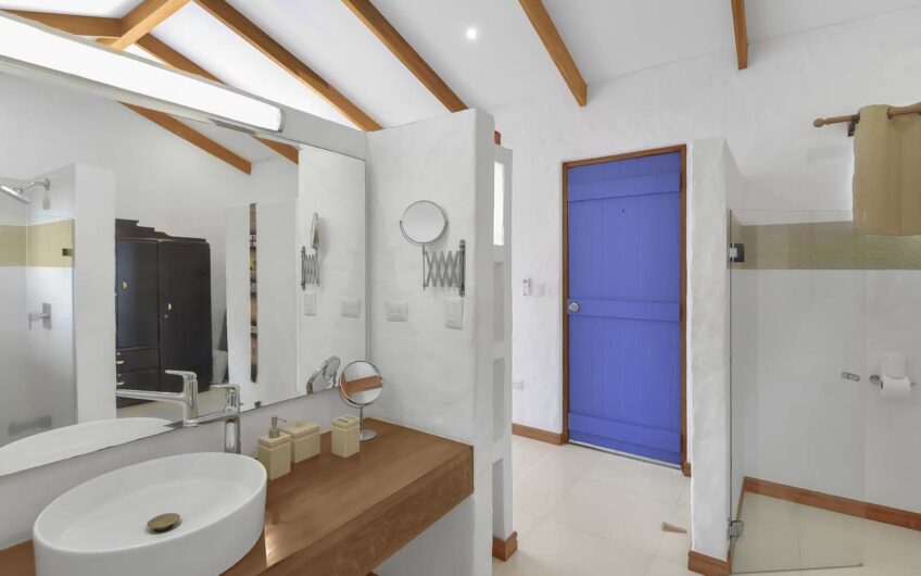 Casa Frente al Mar con Piscina Privada en Playa Tivives | Vista Espectacular + Airbnb Ready