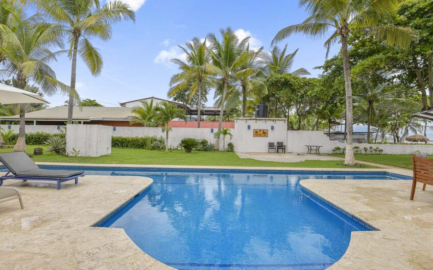 Casa Frente al Mar con Piscina Privada en Playa Tivives | Vista Espectacular + Airbnb Ready