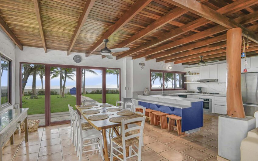 Casa Frente al Mar con Piscina Privada en Playa Tivives | Vista Espectacular + Airbnb Ready