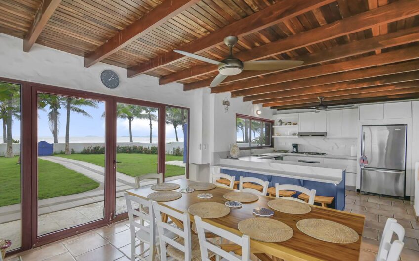 Casa Frente al Mar con Piscina Privada en Playa Tivives | Vista Espectacular + Airbnb Ready