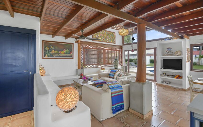 Casa Frente al Mar con Piscina Privada en Playa Tivives | Vista Espectacular + Airbnb Ready