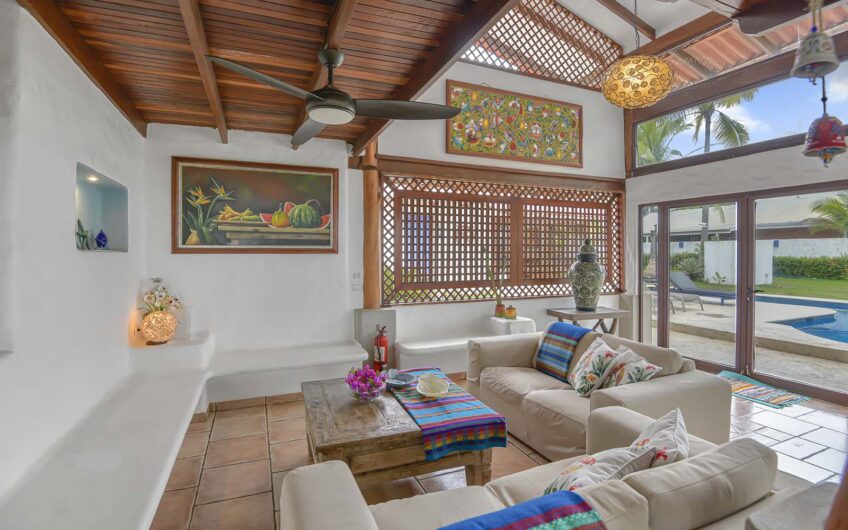 Casa Frente al Mar con Piscina Privada en Playa Tivives | Vista Espectacular + Airbnb Ready
