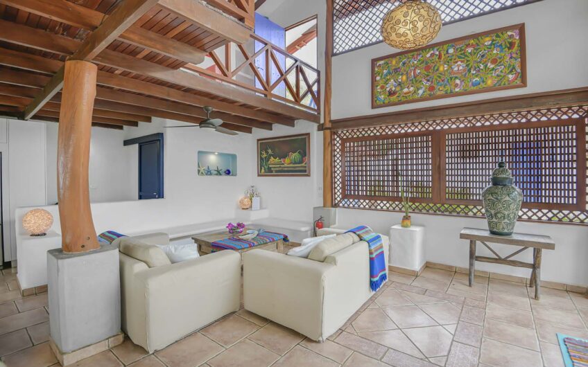 Casa Frente al Mar con Piscina Privada en Playa Tivives | Vista Espectacular + Airbnb Ready