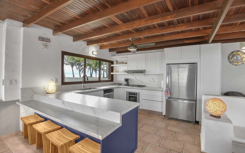 Casa Frente al Mar con Piscina Privada en Playa Tivives | Vista Espectacular + Airbnb Ready