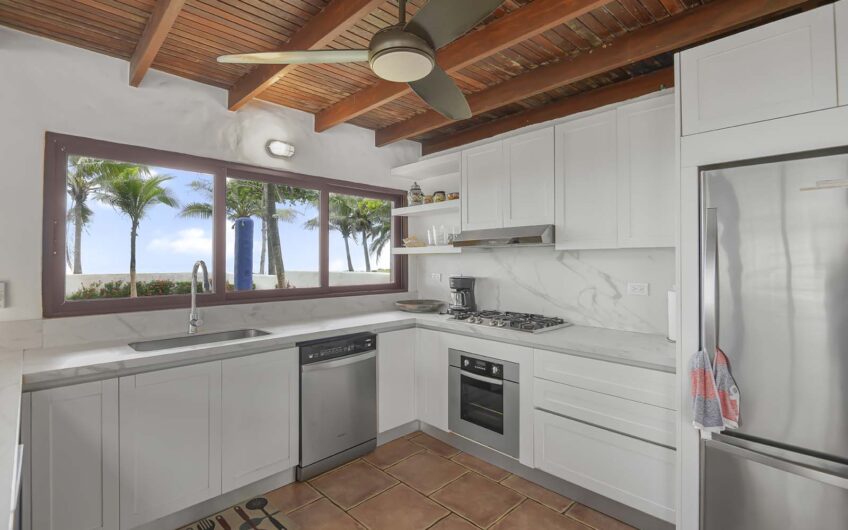 Casa Frente al Mar con Piscina Privada en Playa Tivives | Vista Espectacular + Airbnb Ready