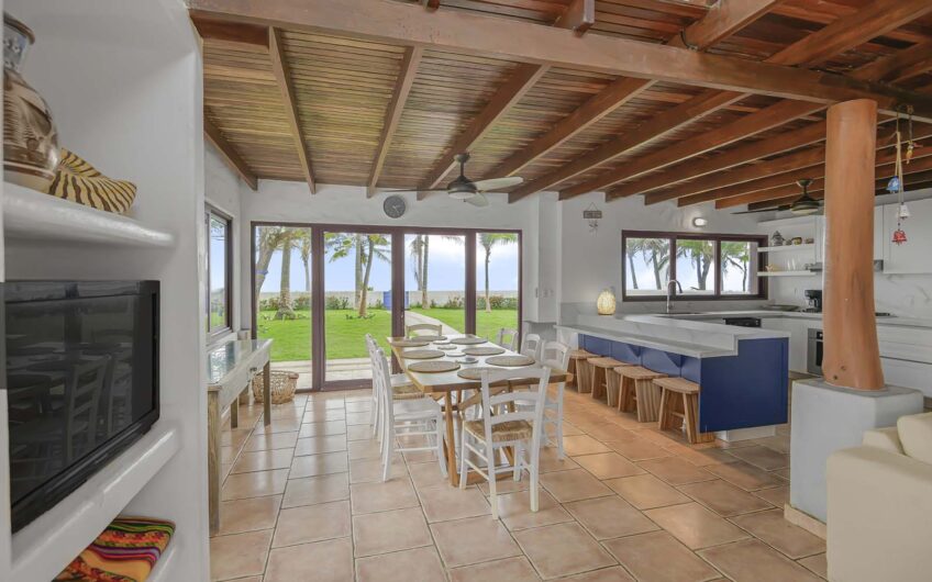 Casa Frente al Mar con Piscina Privada en Playa Tivives | Vista Espectacular + Airbnb Ready