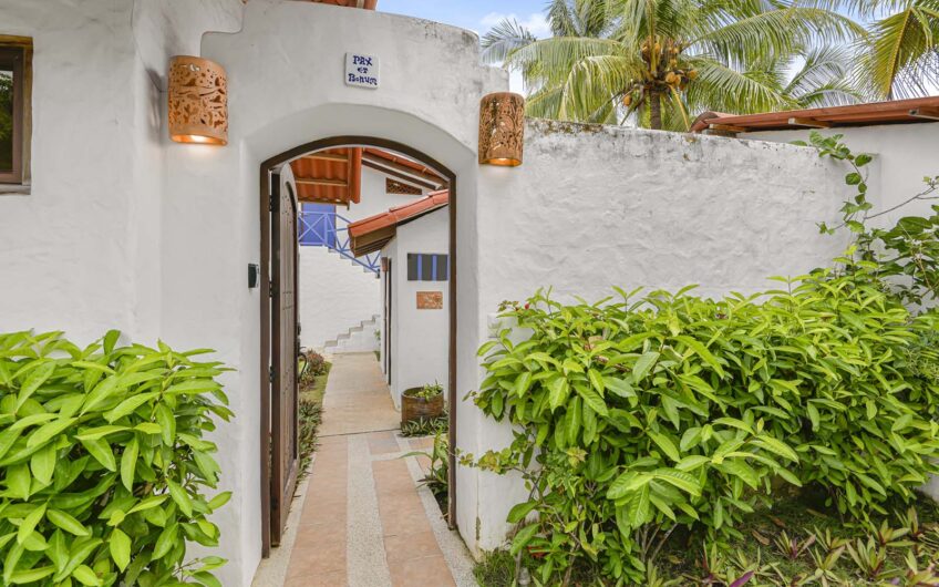 Casa Frente al Mar con Piscina Privada en Playa Tivives | Vista Espectacular + Airbnb Ready