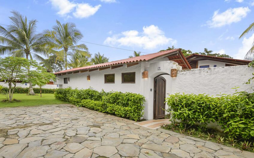 Casa Frente al Mar con Piscina Privada en Playa Tivives | Vista Espectacular + Airbnb Ready