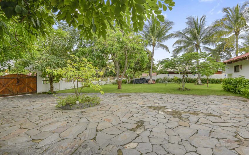 Casa Frente al Mar con Piscina Privada en Playa Tivives | Vista Espectacular + Airbnb Ready