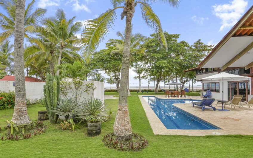 Casa Frente al Mar con Piscina Privada en Playa Tivives | Vista Espectacular + Airbnb Ready