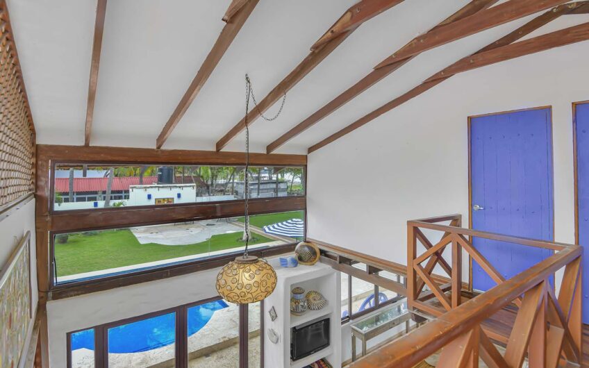 Casa Frente al Mar con Piscina Privada en Playa Tivives | Vista Espectacular + Airbnb Ready
