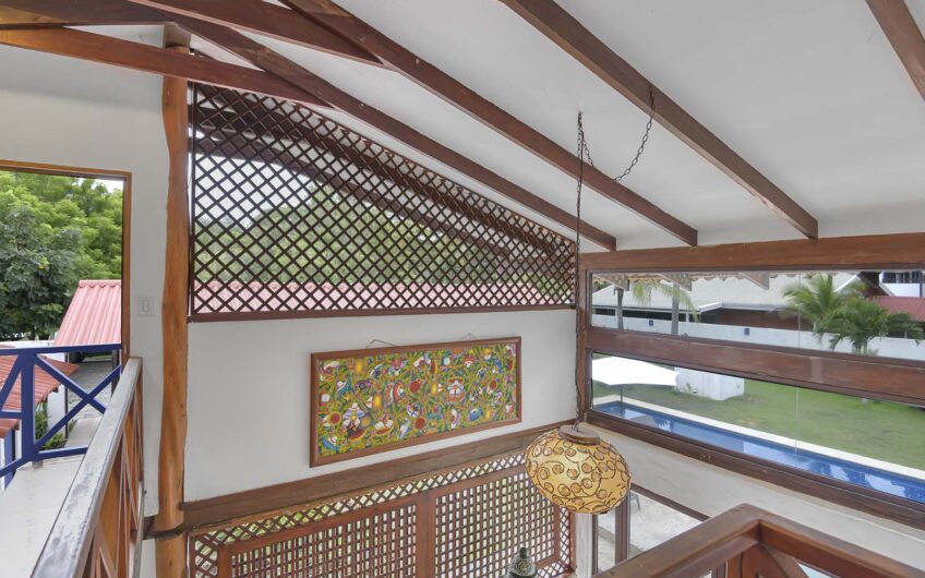 Casa Frente al Mar con Piscina Privada en Playa Tivives | Vista Espectacular + Airbnb Ready