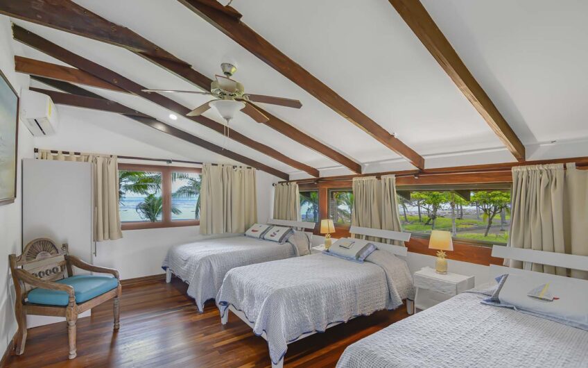 Casa Frente al Mar con Piscina Privada en Playa Tivives | Vista Espectacular + Airbnb Ready