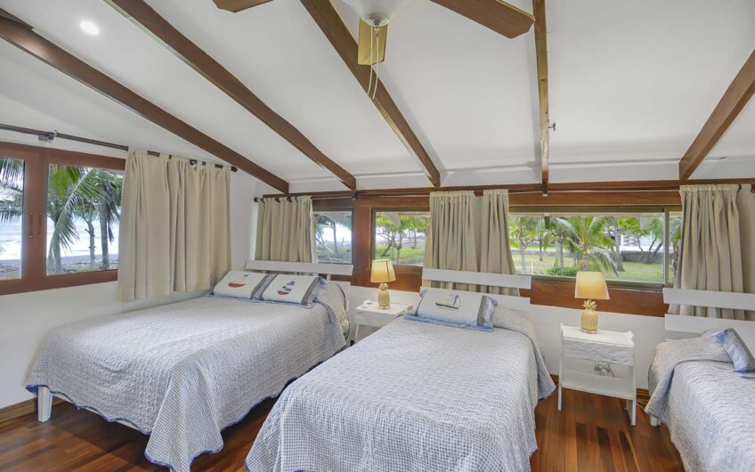 Casa Frente al Mar con Piscina Privada en Playa Tivives | Vista Espectacular + Airbnb Ready