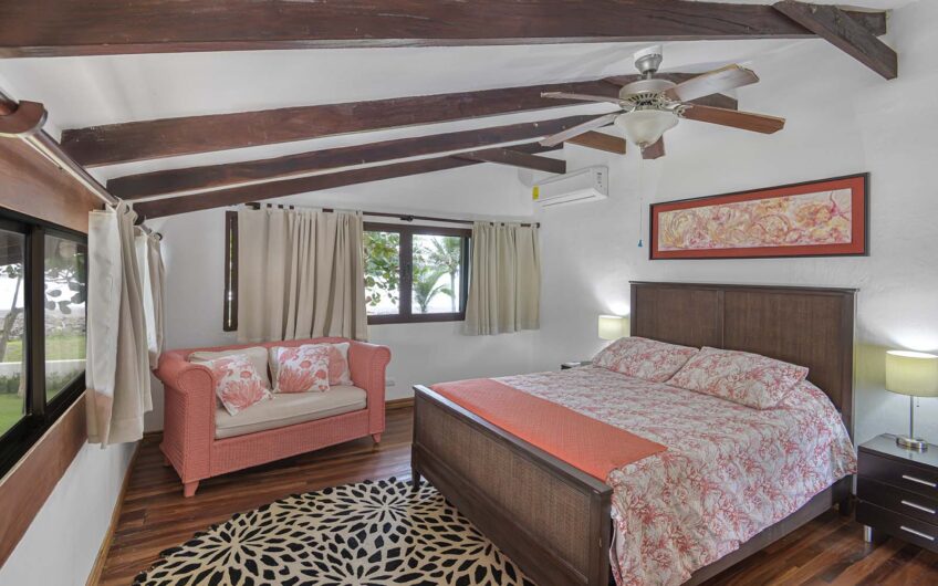 Casa Frente al Mar con Piscina Privada en Playa Tivives | Vista Espectacular + Airbnb Ready