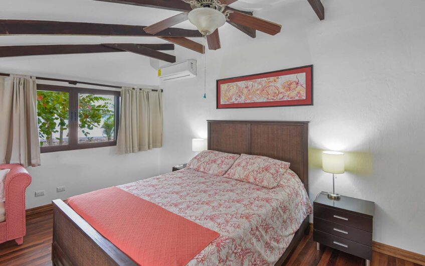 Casa Frente al Mar con Piscina Privada en Playa Tivives | Vista Espectacular + Airbnb Ready