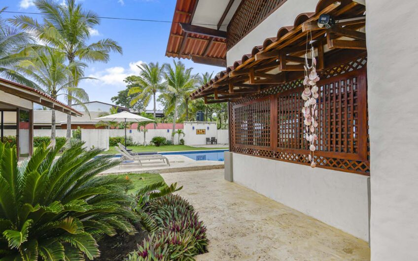 Casa Frente al Mar con Piscina Privada en Playa Tivives | Vista Espectacular + Airbnb Ready