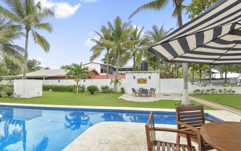 Casa Frente al Mar con Piscina Privada en Playa Tivives | Vista Espectacular + Airbnb Ready
