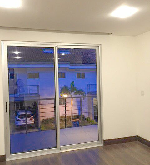 Condo con vista / jardín y línea blanca en Jaboncillos Escazú