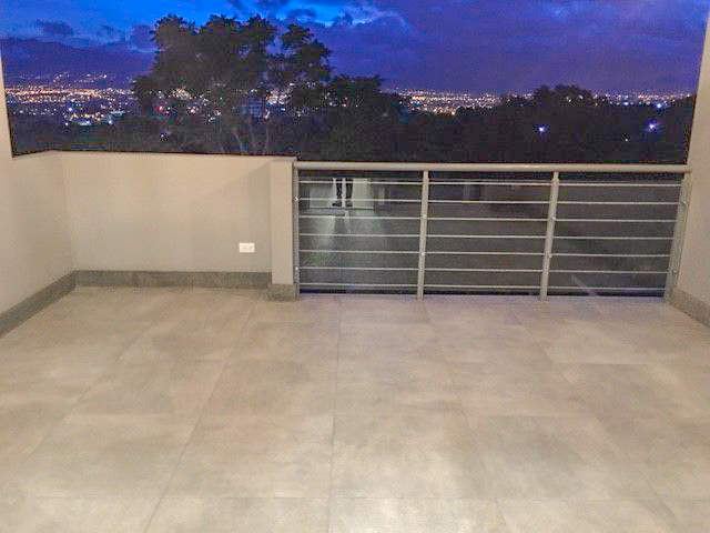 Condo con vista / jardín y línea blanca en Jaboncillos Escazú